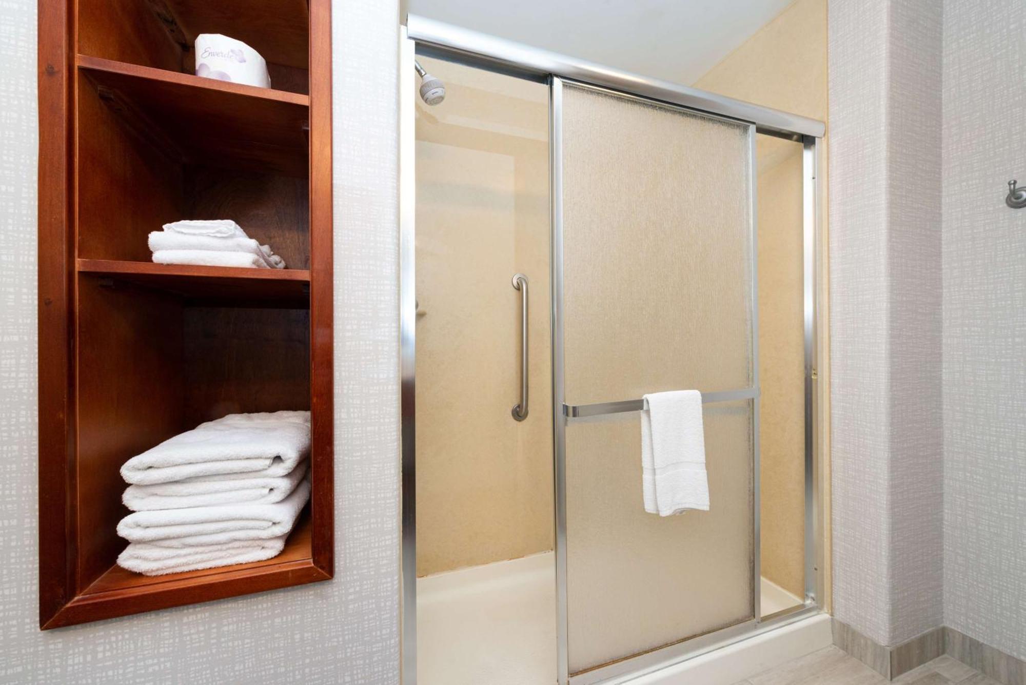 Hampton Inn Kansas City Northeast Luaran gambar