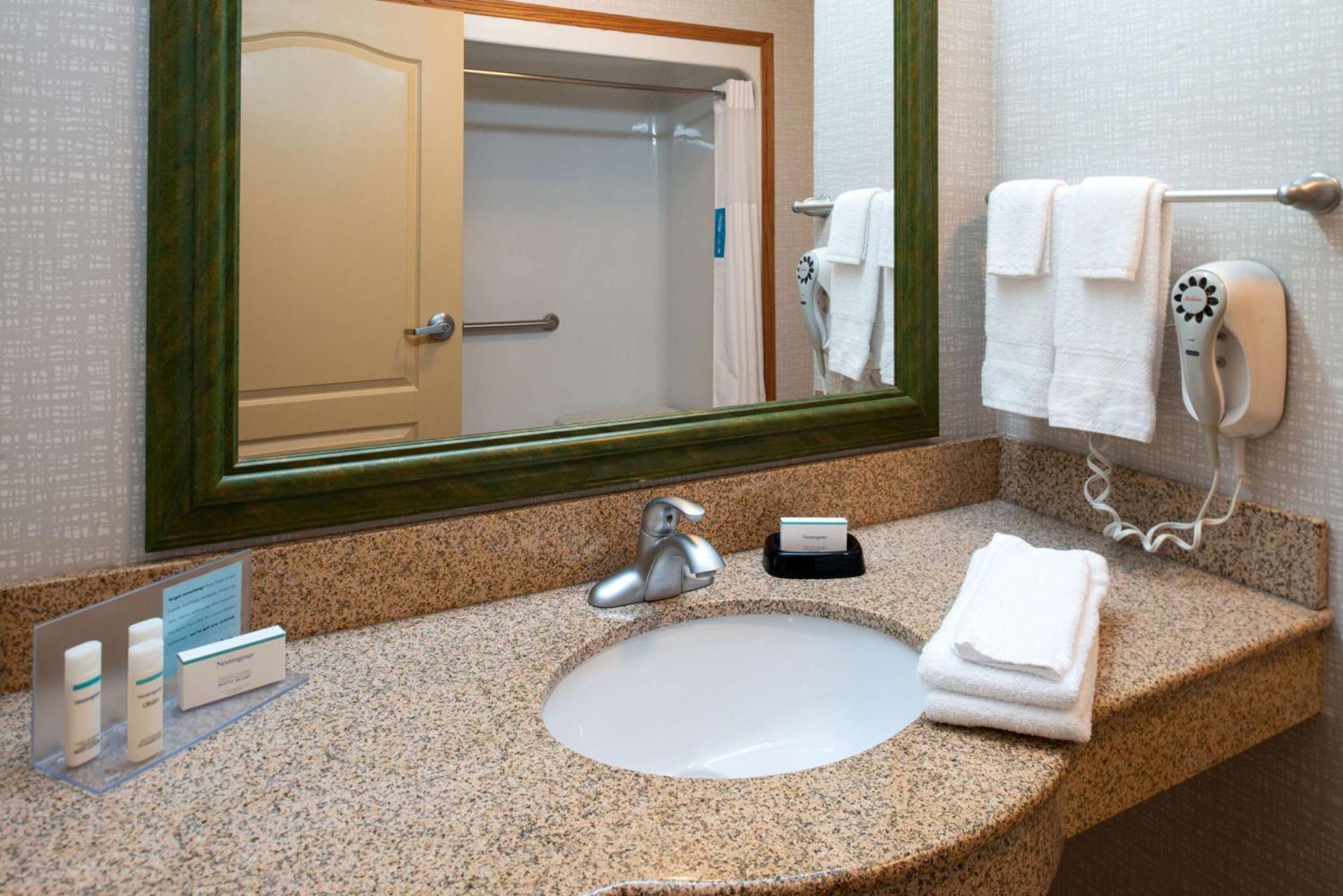 Hampton Inn Kansas City Northeast Luaran gambar